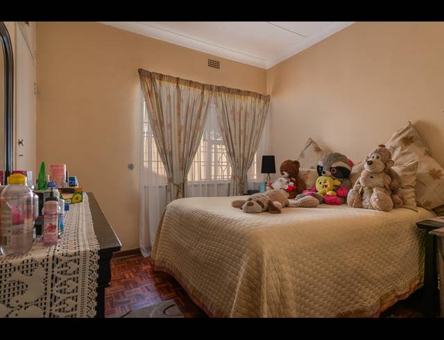 3 BEDROOM FREEHOLD FOR SALE IN ROSEACRE